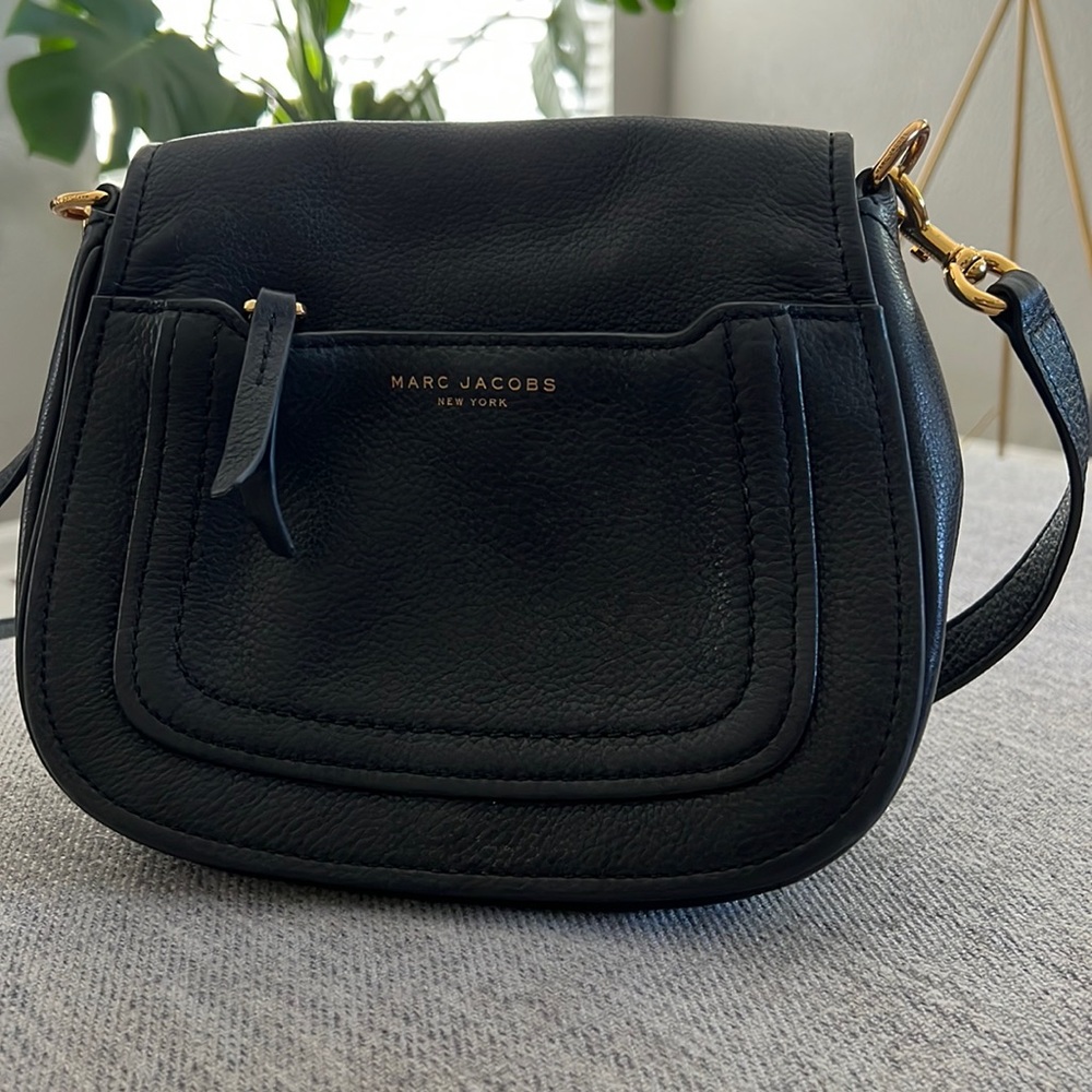 Marc Jacobs Empire City Leather Messenger Bag. Cross body bag.